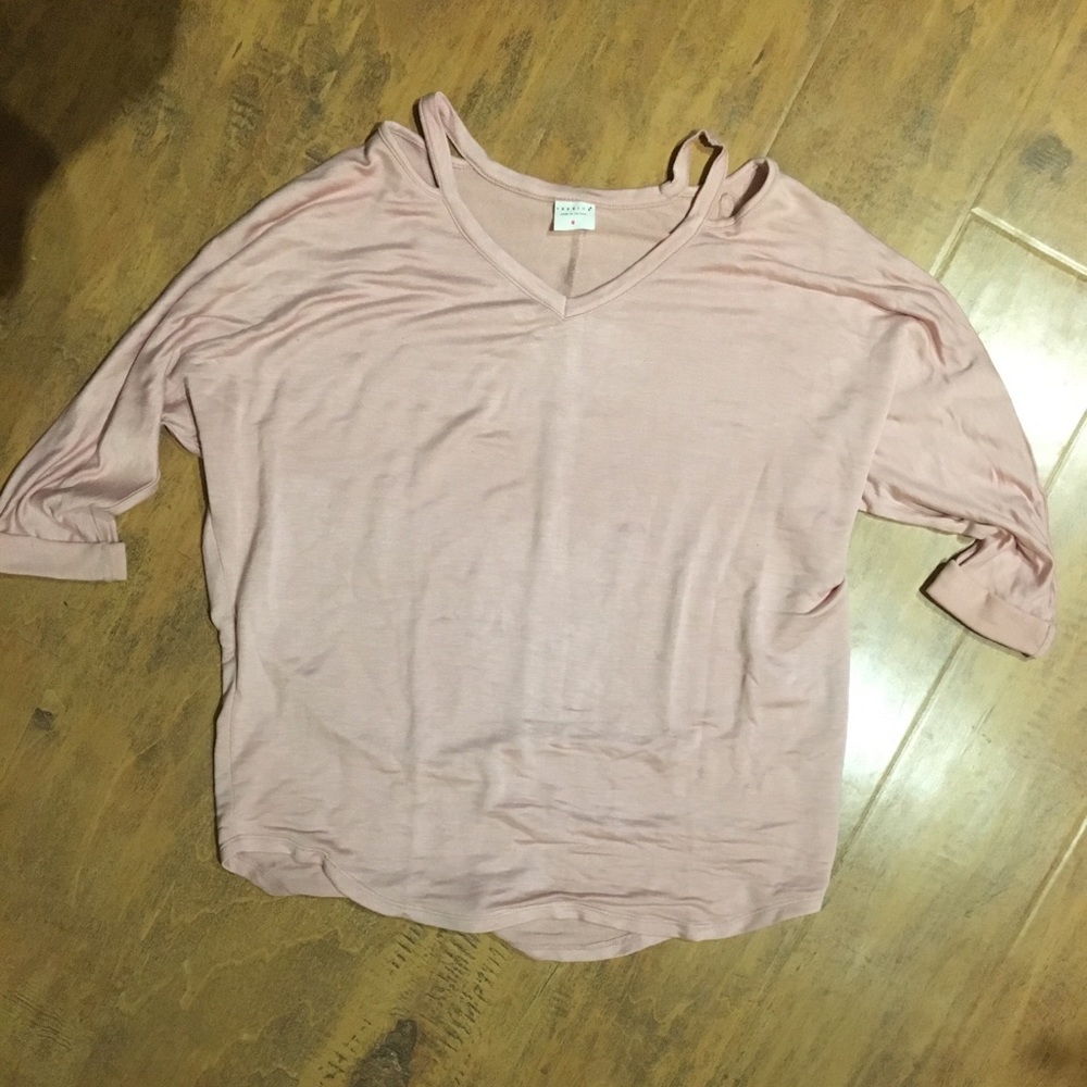 NWOT COLD SHOULDER TEE